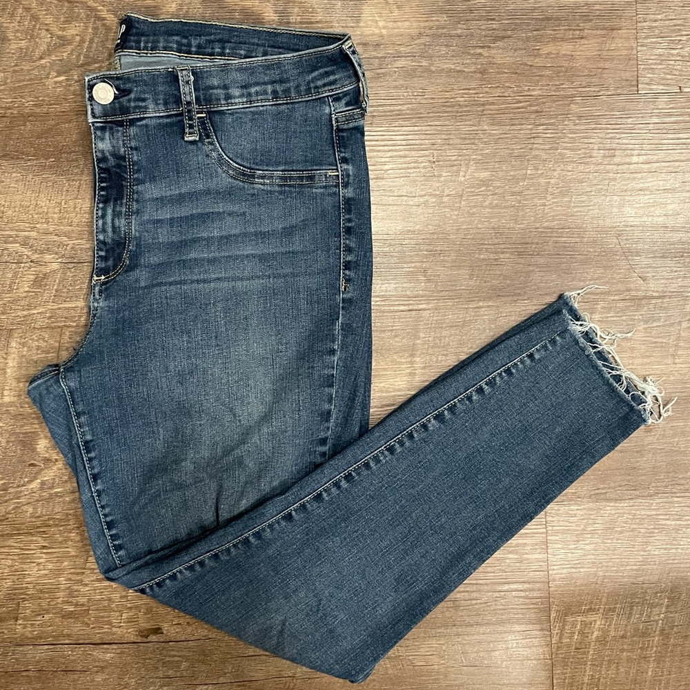 GAP Distressed Favorite Jegging